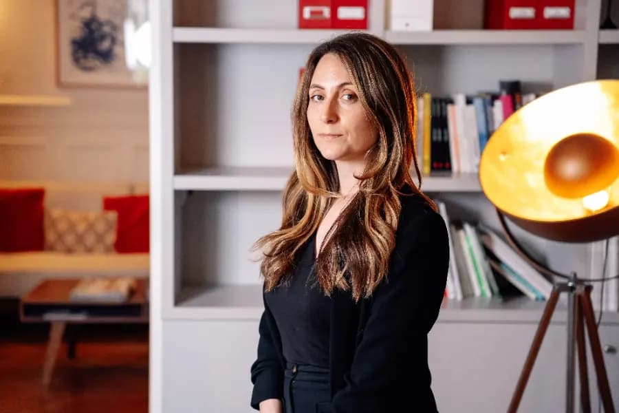 Portrait d'une membre de l'équipe Reputation Age
